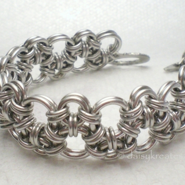 Hodo Chainmaille Bracelet in a cuff-like sturdy structure