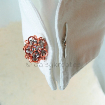 The cuff links can be worn with or without the tassels